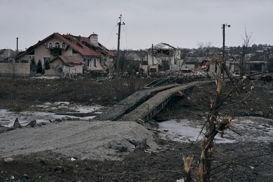 Gebäude und Häuser in Bachmut, die durch russischen Beschuss beschädigt wurden.