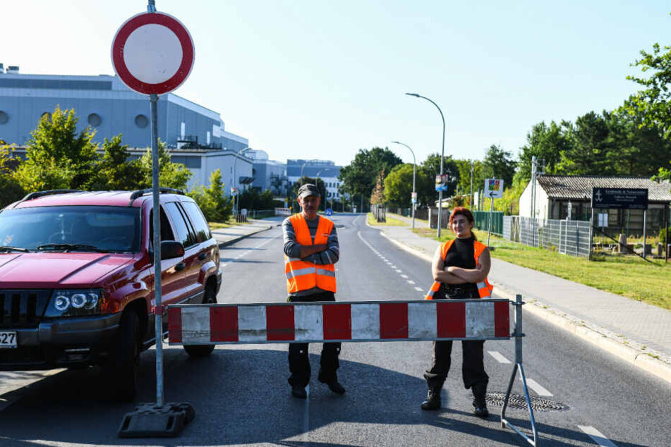 Mittlerweile konnte die erste Bombe entschärft werden.