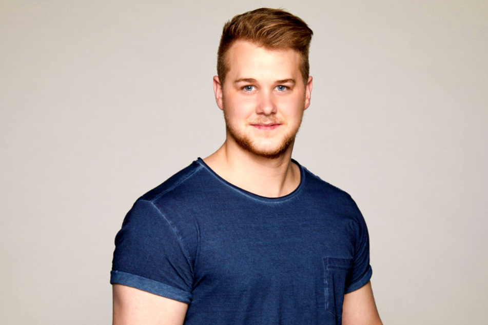 Bislang galt GZSZ-Schnuckel Felix van Deventer (22) als Single - damit scheint nun Schluss zu sein.