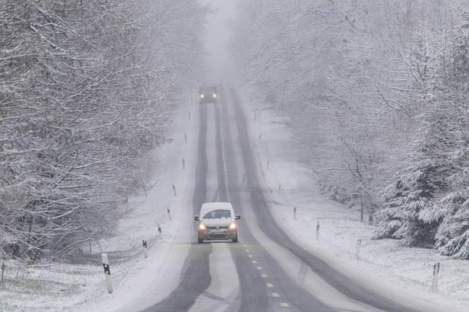 Für den Sonntag warnt der Wetterdienst vor Neuschnee und Glätte.