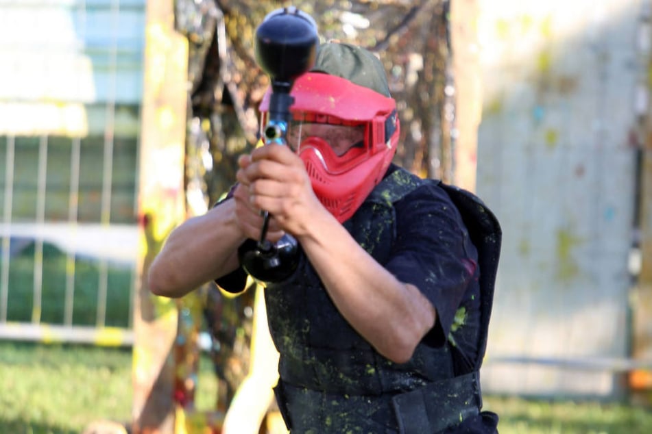 Airsoft-Waffen dürfen nur auf entsprechenden Softair-Geländen benutzt werden. Sie kommen auch bei Paintball-Spielen zum Einsatz. (Symbolbild)