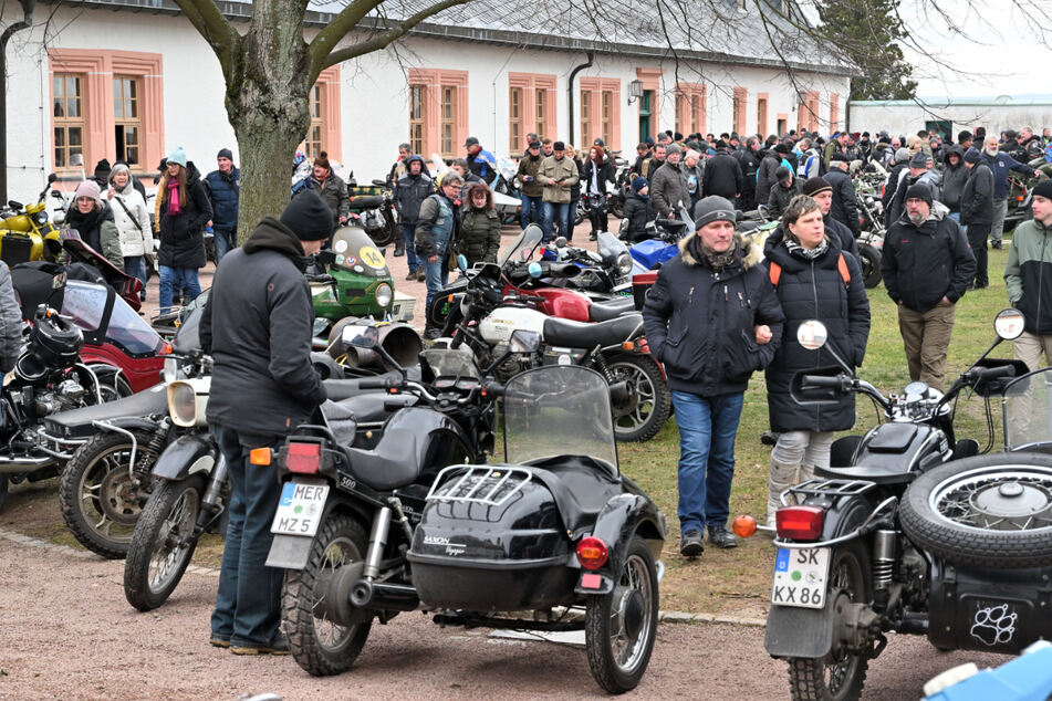 Nach zwei Jahren ohne Motorrad-Treffen drängten sich Biker und Besucher auf Schloss Augustusburg.