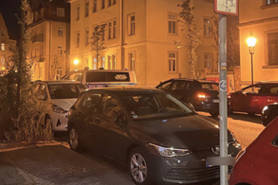 Polizisten kontrollierten die fünfköpfige Gruppe in der Dresdner Rückertstraße.