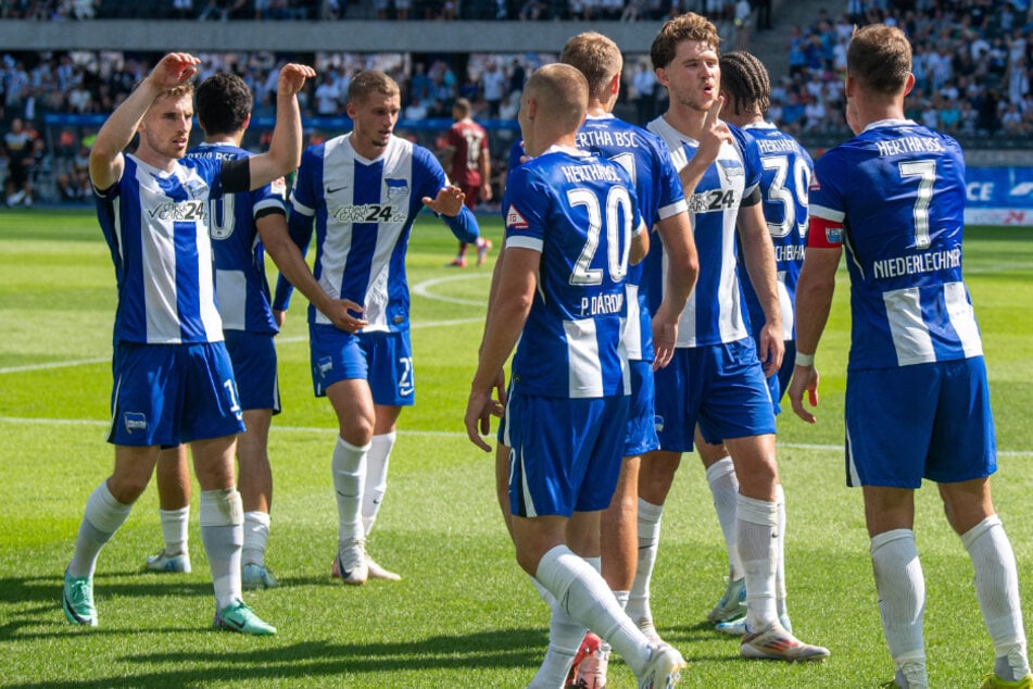 Hertha verabschiedet am Sonntag unter anderem Jonjoe Kenny (28, l.), verlässt auch Palko Dardai (26, M.) den Klub?