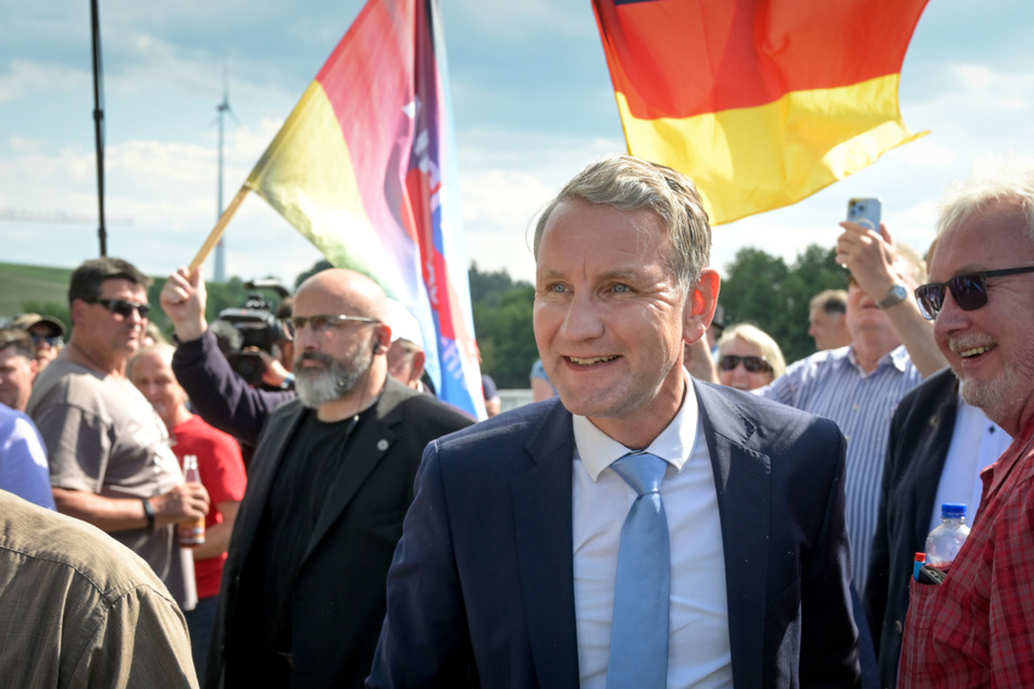 Thüringens AfD-Chef Björn Höcke (51, AfD) darf man gar als Faschisten bezeichnen. Er baute den rechtsextremen AfD-Flügel in Thüringen mit auf.