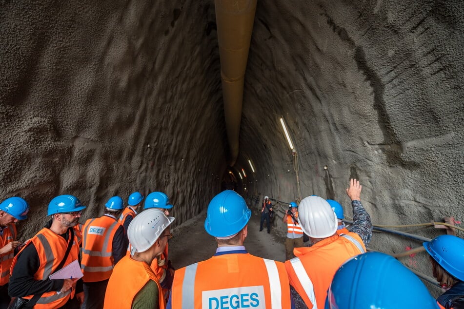 Ein Teil des Tunnels ist schon fertig. 2023 soll dann die gesamte Südumfahrung von Pirna nutzbar sein.