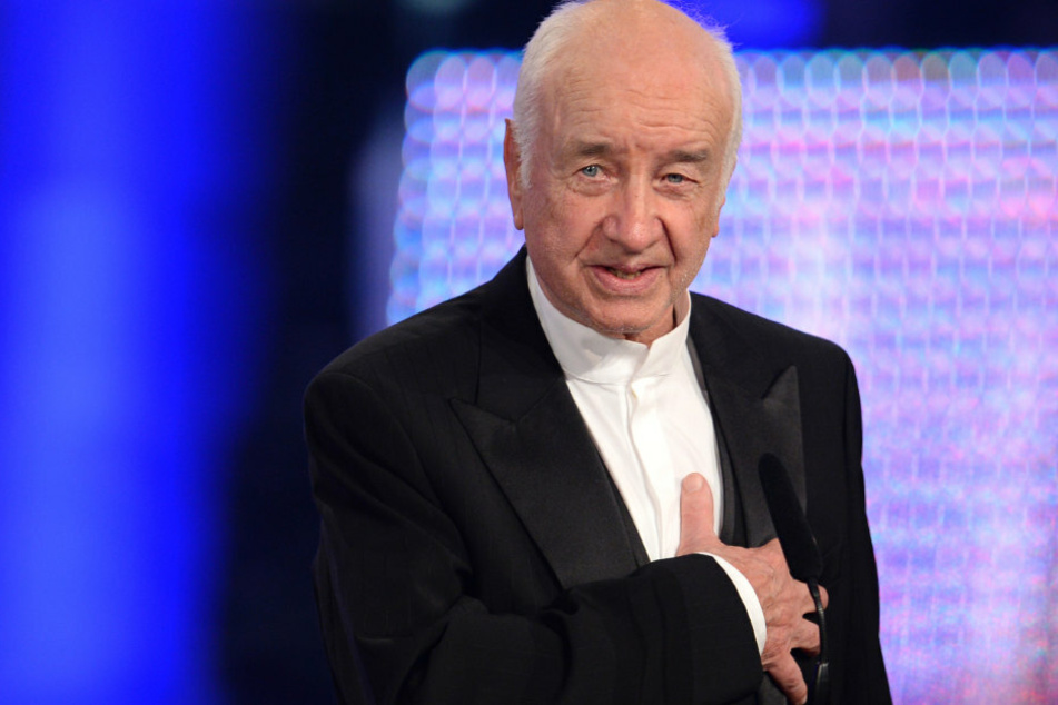 Der Schauspieler Armin Mueller-Stahl wird am Donnerstag 90 Jahre. Hier nimmt er bei der Verleihung des Bayerischen Filmpreises den Ehrenpreis des bayerischen Ministerpräsidenten entgegen. (Archivbild)