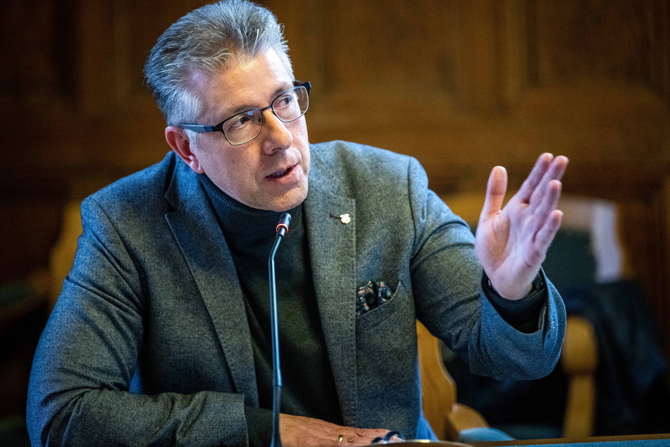 Zahlen, bitte! Kämmerer Ralph Burghart (52, CDU) legte in diesem Jahr keinen Abschlussbericht über den städtischen Haushalt vor.