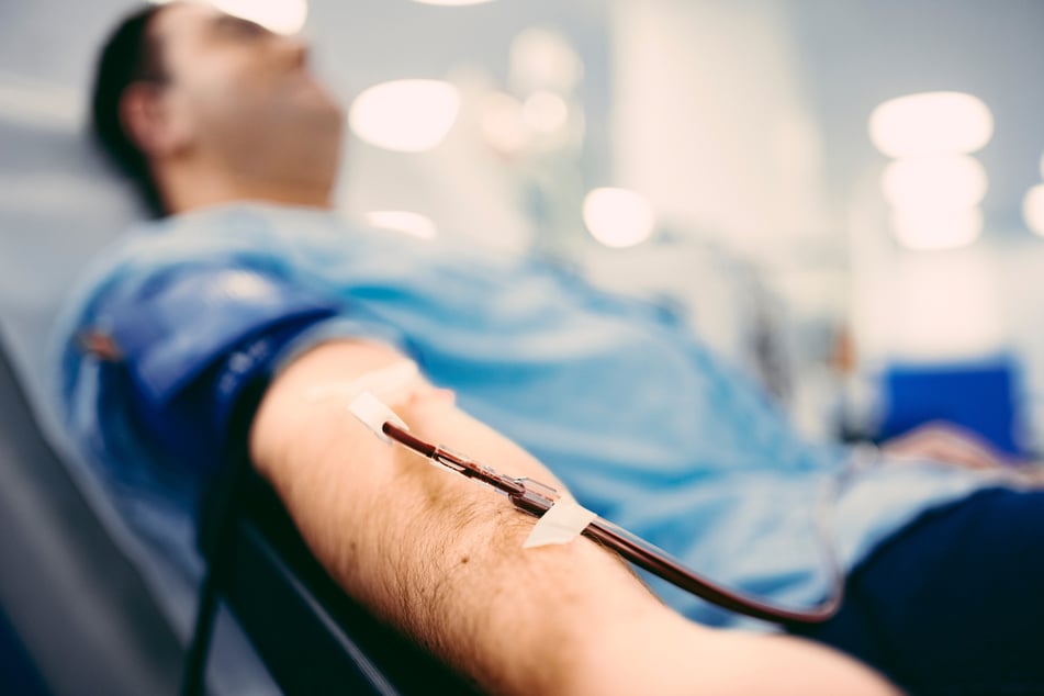 Beispielsweise zur Herstellung von Medikamenten sind die Spendedienste auf Spenden wie seine angewiesen.