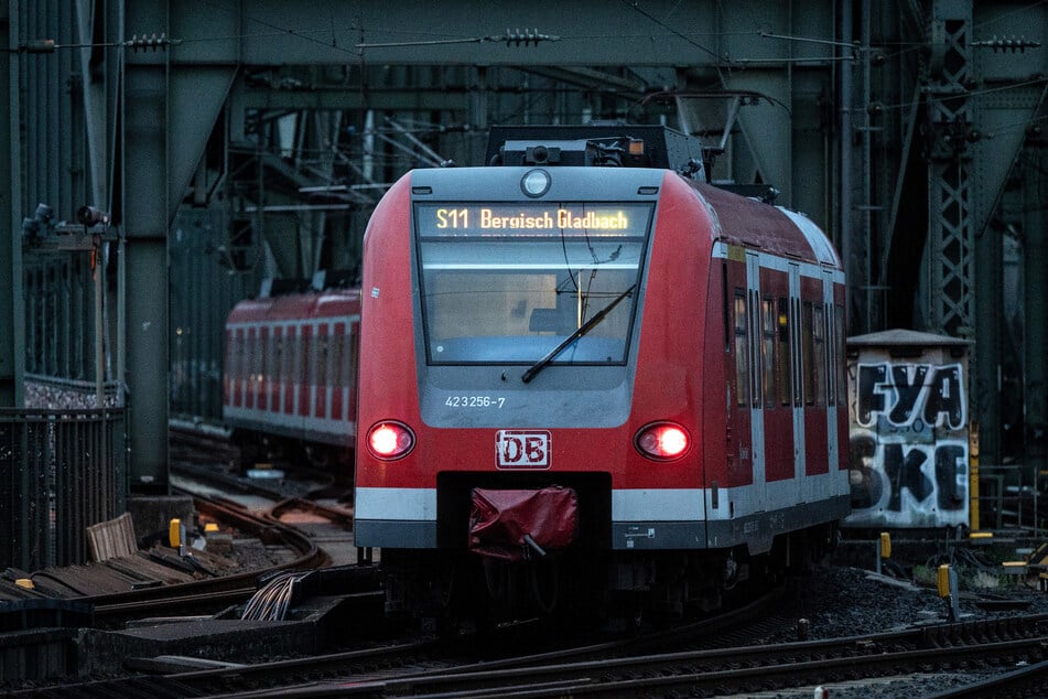 Nach katastrophalen Unwettern in NRW kommt es zu erheblichen Störungen im Regionalverkehr der Bahn. (Symbolbild)