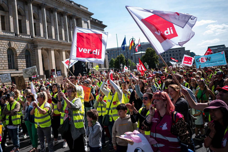 Die Gewerkschaft ver.di hat die Mitarbeiter der kommunalen Kitas in Berlin zu einem unbefristeten Streik aufgerufen, der am Montag beginnen sollte.