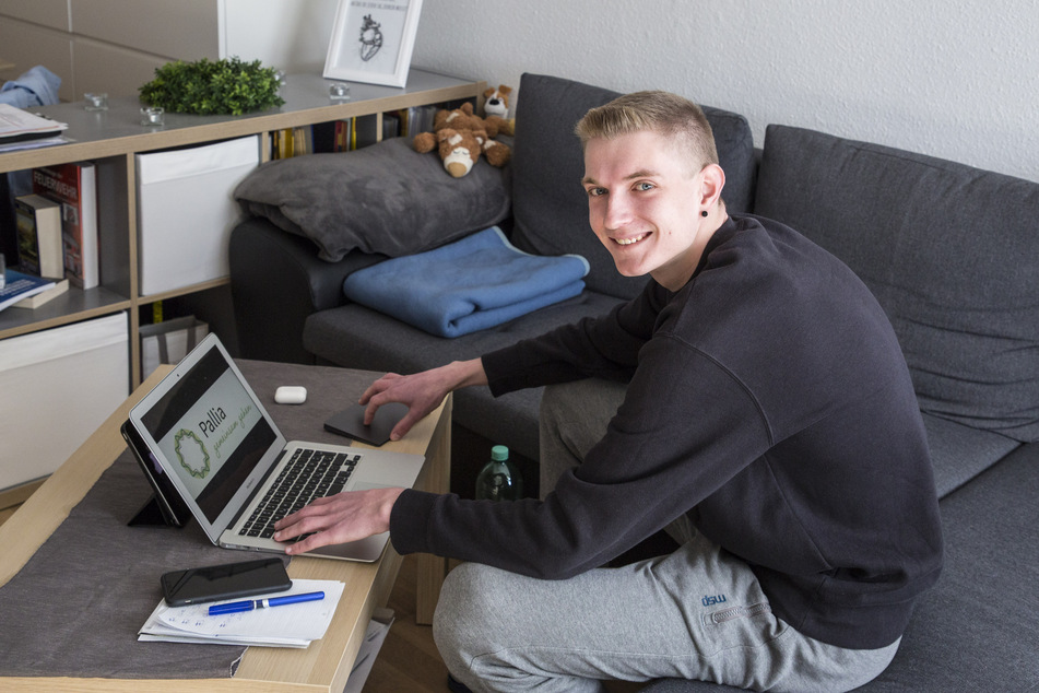 Benjamin Böhme (19) arbeitet an einer Plattform, die Sterbende und ihre Angehörigen in der Krise verbinden soll. 