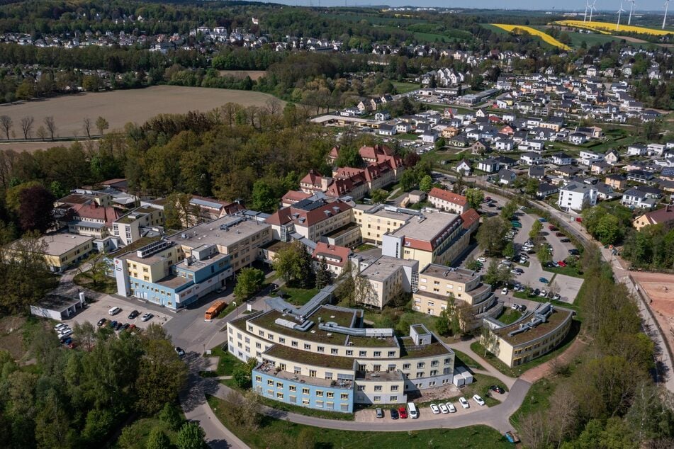 Der Komplex vom DRK Gemeinnützigen Krankenhaus in Chemnitz-Rabenstein.