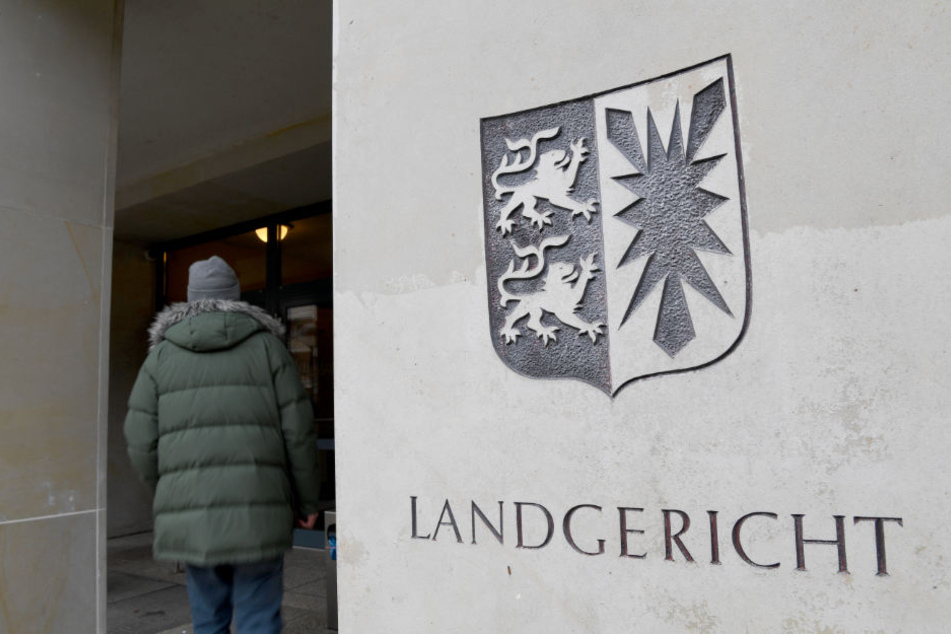 Der Prozess findet vor dem Kieler Landgericht statt.
