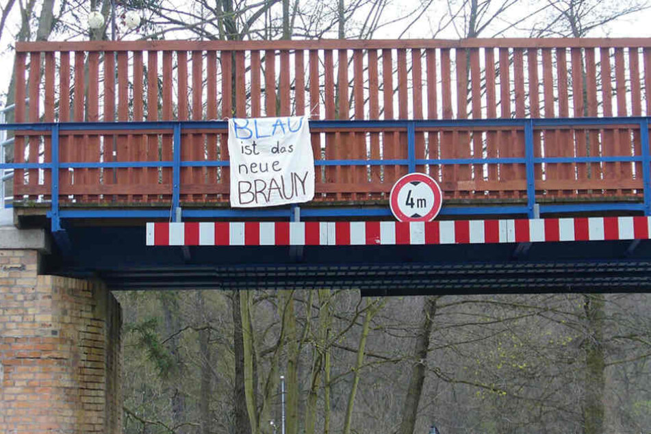 Am Montag hing an der Bundesstraße dieses Plakat.