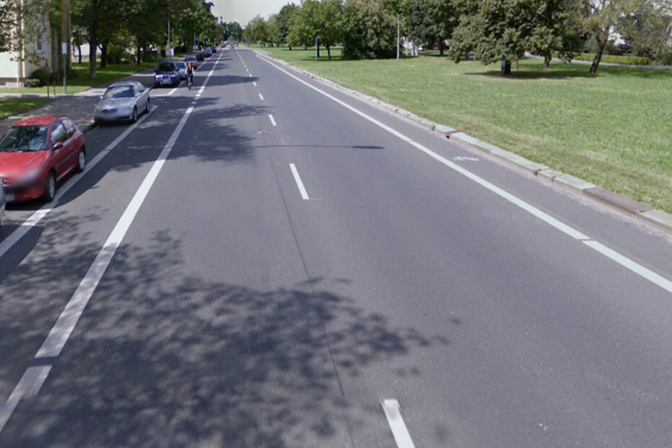 Auf der Striesener Straße wurde eine Seniorin ausgeraubt.
