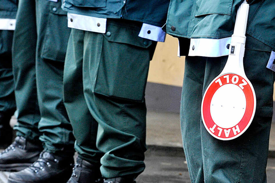 Mehr als 70 Zöllner waren im Einsatz (Symbolbild).