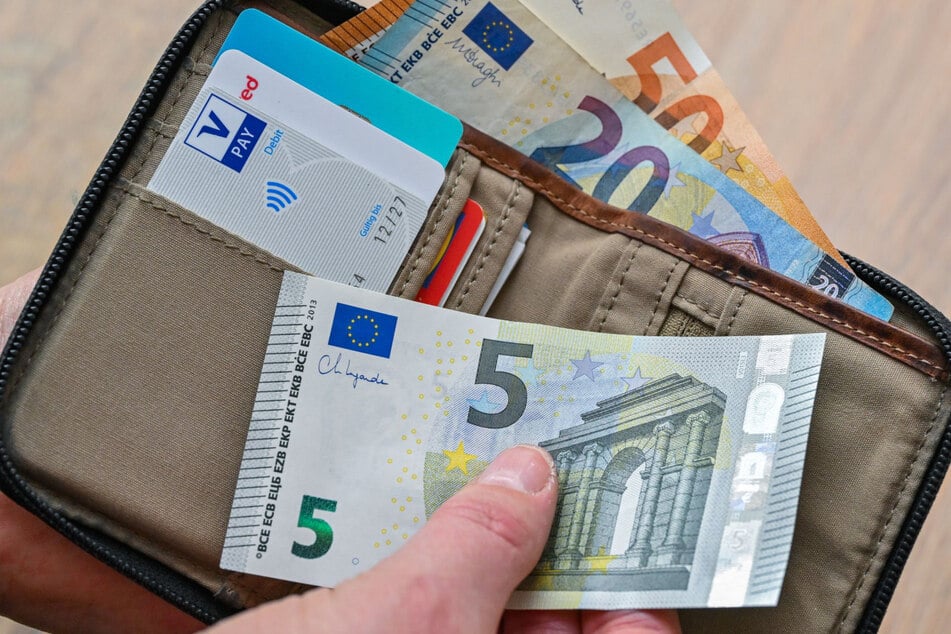 Wie viele Scheine wer im Portemonnaie hat, lässt sich laut Studie auch am Wohnort ablesen.