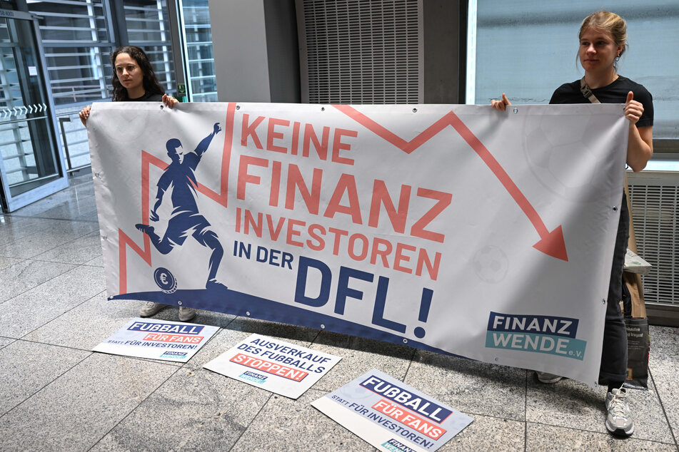 Im Vorfeld der Entscheidung hatte es Proteste über einen möglichen Investoren-Einstieg in die DFL gegeben.