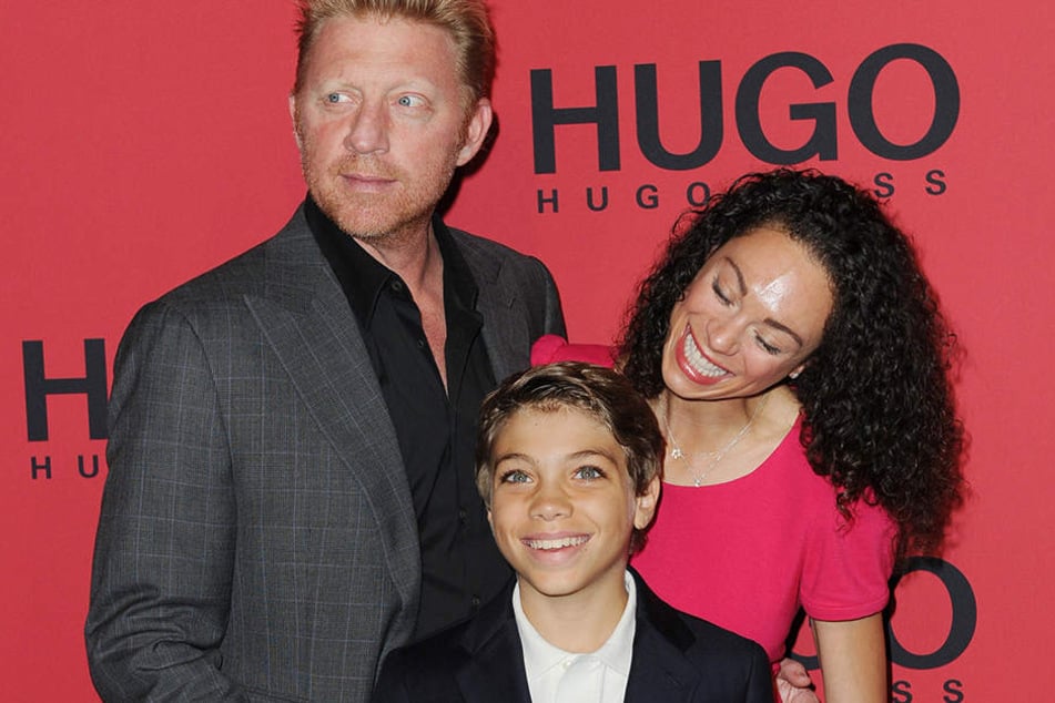 Der frühere Tennisspieler Boris Becker, seine damalige Ehefrau Lilly and sein Sohn Elias. im Juli 2011 bei der Mercedes-Benz Fashion Week in Berlin.