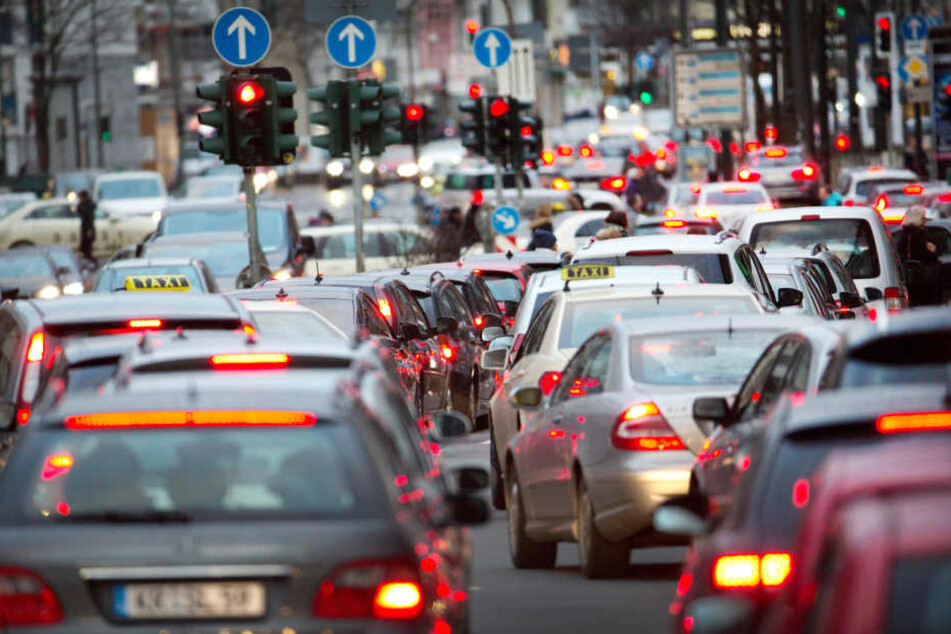 Auch wird darüber beraten, wie und ob man das Fahrverbot für Dieselfahrzeuge in Frankfurt abwenden kann (Symbolbild).