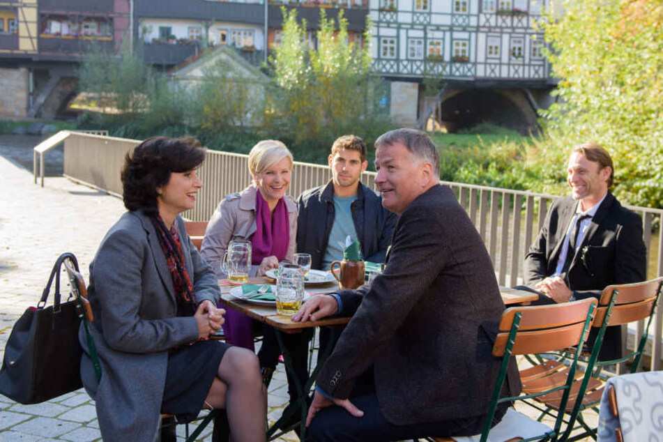 Auf der Krämerbrücke zeigten sich die Schauspieler nicht nur ihren Fans, auch gedreht wurde vor dieser Kulisse.