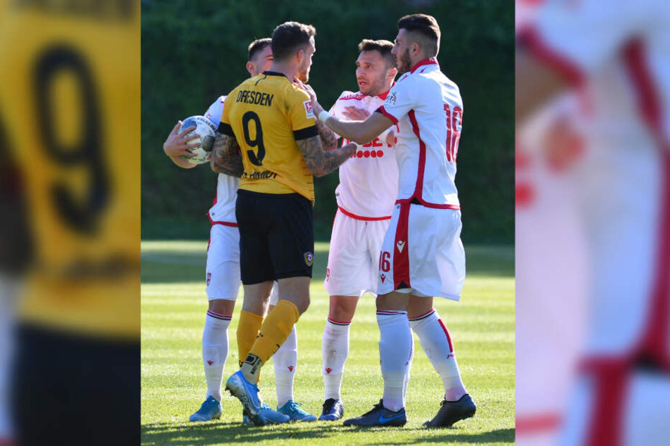 Wenn es sein muss, legt sich Patrick Schmidt auch mit drei Gegnern an, so wie hier beim Testspiel gegen Bukarest.
