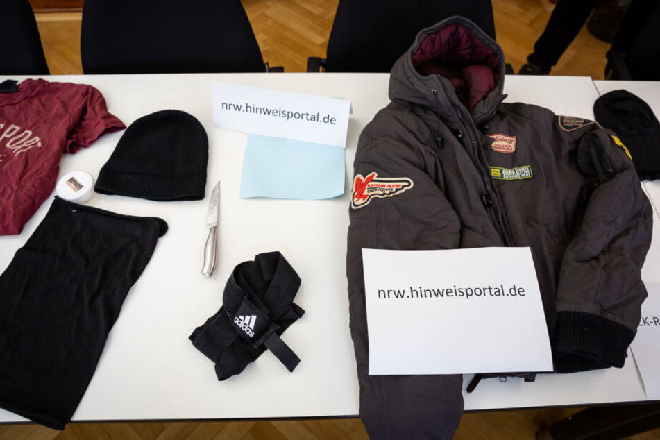 Einer hatte sogar ein Messer dabei.