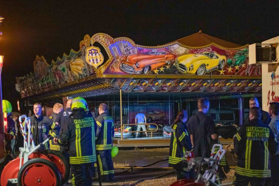 Polizei und Feuerwehr wurden in der Nacht zu Samstag zum Kirmesplatz am Reuschenberger Markt alarmiert.