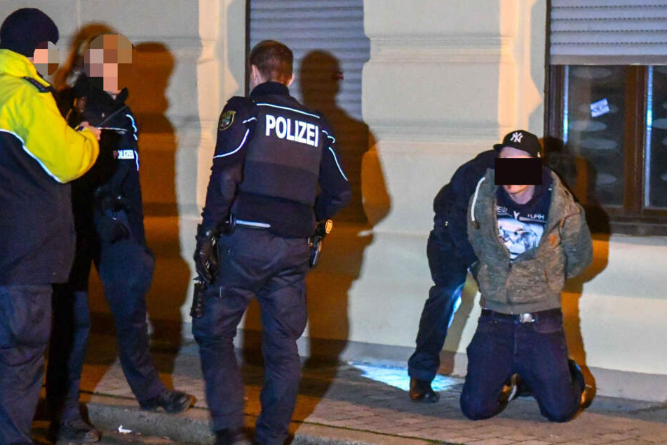 Der Tatverdächtigte (34, r.) hatte auf einen 31-Jährigen eingestochen. Am Mittwoch wurde er freigelassen.