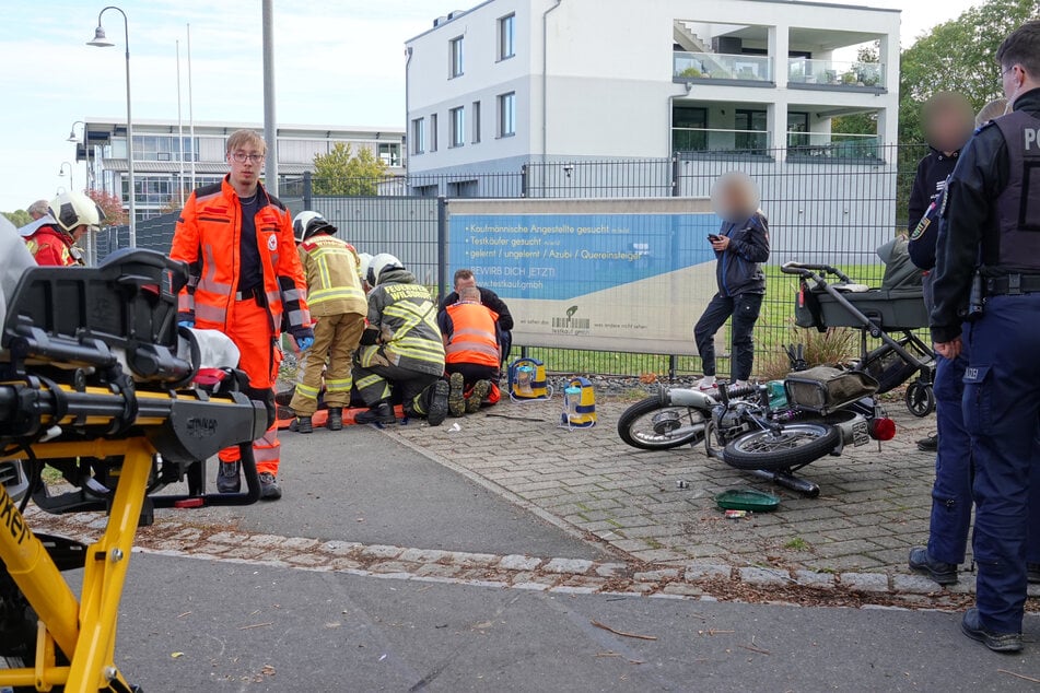Zwei Personen wurden bei dem Verkehrsunfall schwer verletzt und in ein Krankenhaus gebracht.