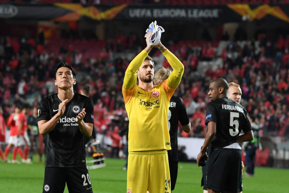 Trotz Leistungs-Einbruch des gesamten Teams spielte Kevin Trapp (Mi.) eine herausragende Saison mit Eintracht Frankfurt.