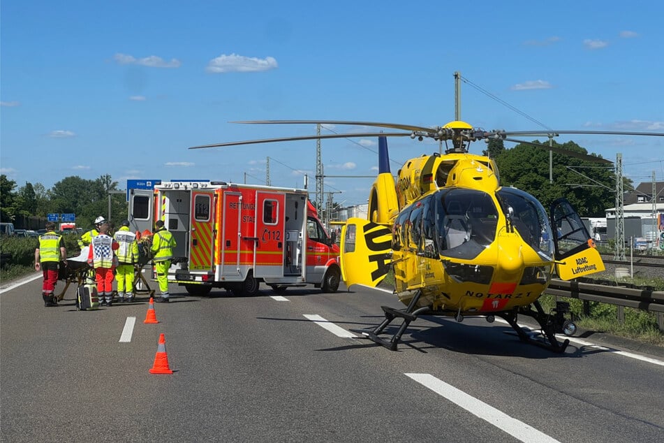 Rettungsdienst und Feuerwehr versorgten die 63-jährige Schwerverletzte.