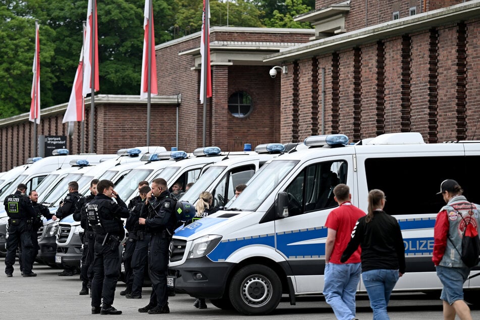 In Köln ist die Polizeipräsenz vor der Partie gegen den 1. FC Kaiserslautern hoch.