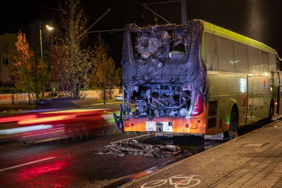 Vermutlich wurde das Feuer durch einen technischen Defekt ausgelöst.