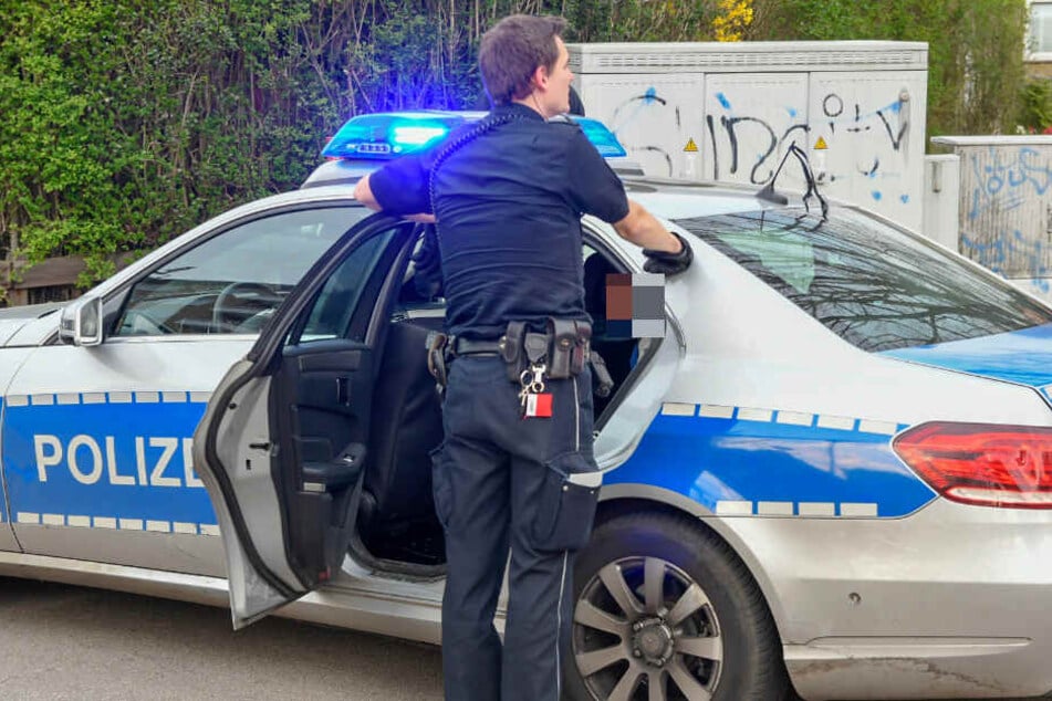Die Polizei nahm eine Person vorübergehend fest.