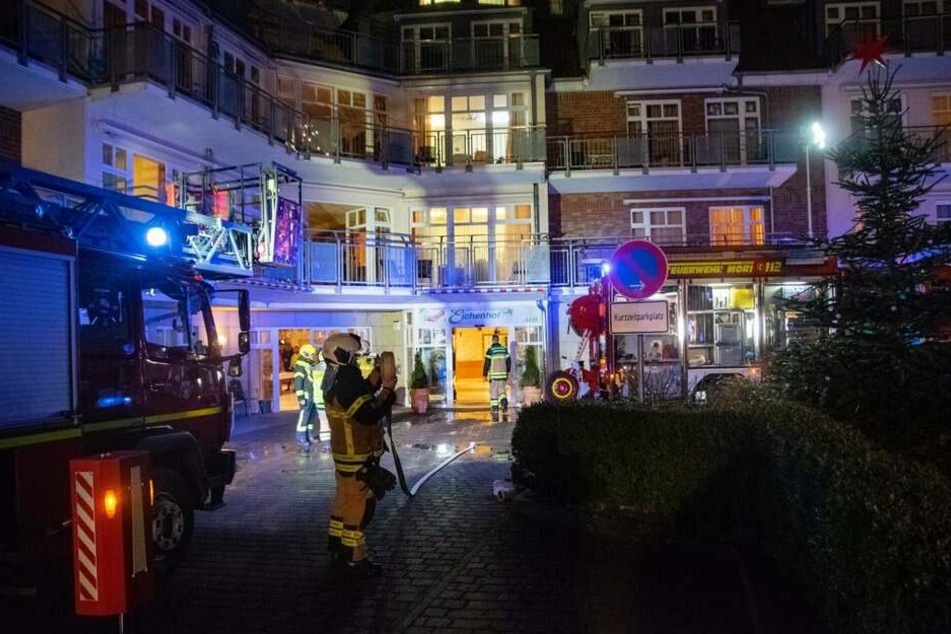 Die Feuerwehr ist in der Nacht zu Mittwoch zwei Mal zu einem Altenheim in Stockelsdorf ausgerückt.