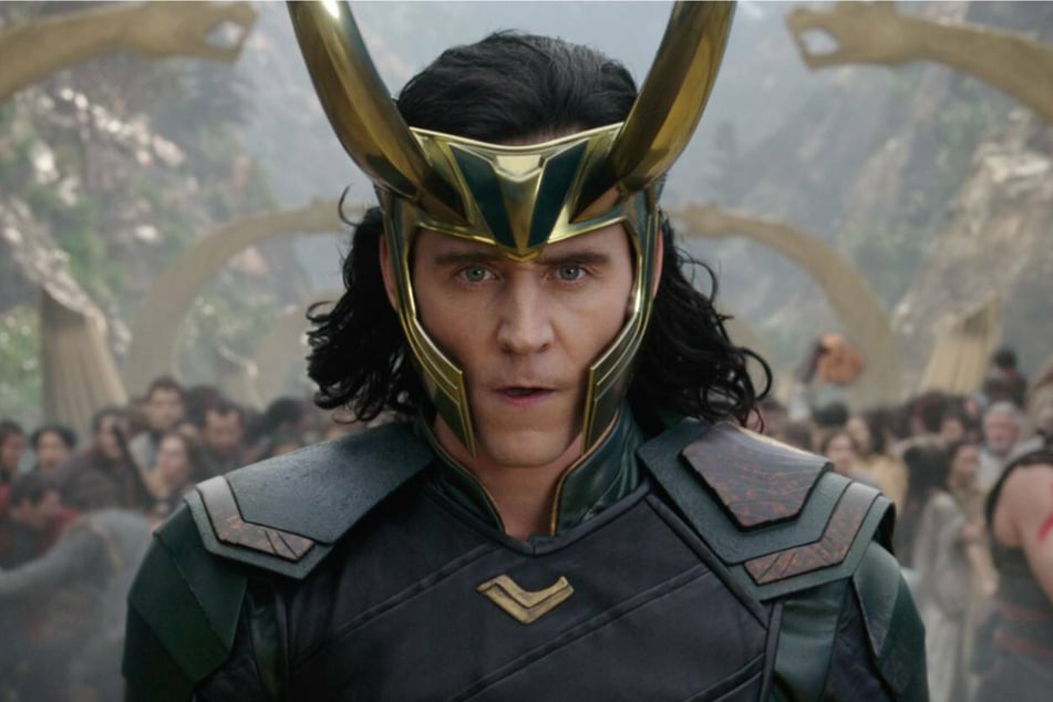 In the series, Loki has been stripped of all of his honorary headpieces and robes and instead dons a white shirt and tie.
