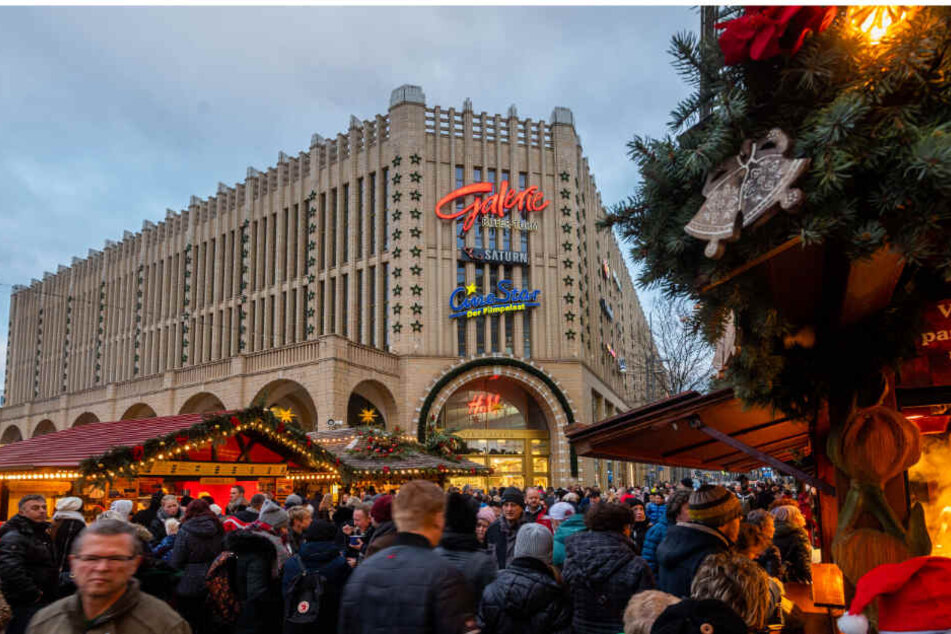 Massig was los: Der erste Dezember-Samstag lockte viele Menschen ins Zentrum, vor allem auf den Weihnachtsmarkt und in die Galerie Roter Turm.