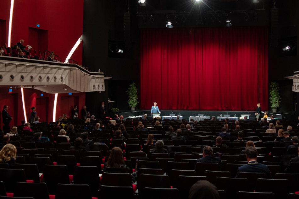 Mit einer Besucher-Obergrenze würde sich für die Theater ein Spielbetrieb kaum noch lohnen. (Archiv)