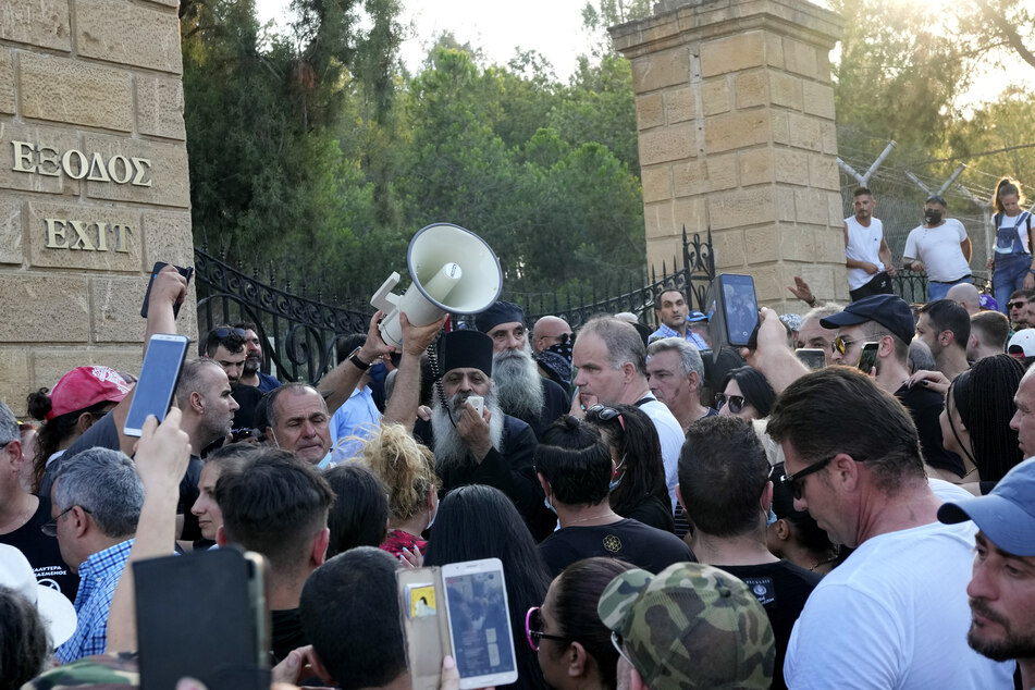 Demonstranten während des Protestes gegen die Corona-Maßnahmen auf Zypern.