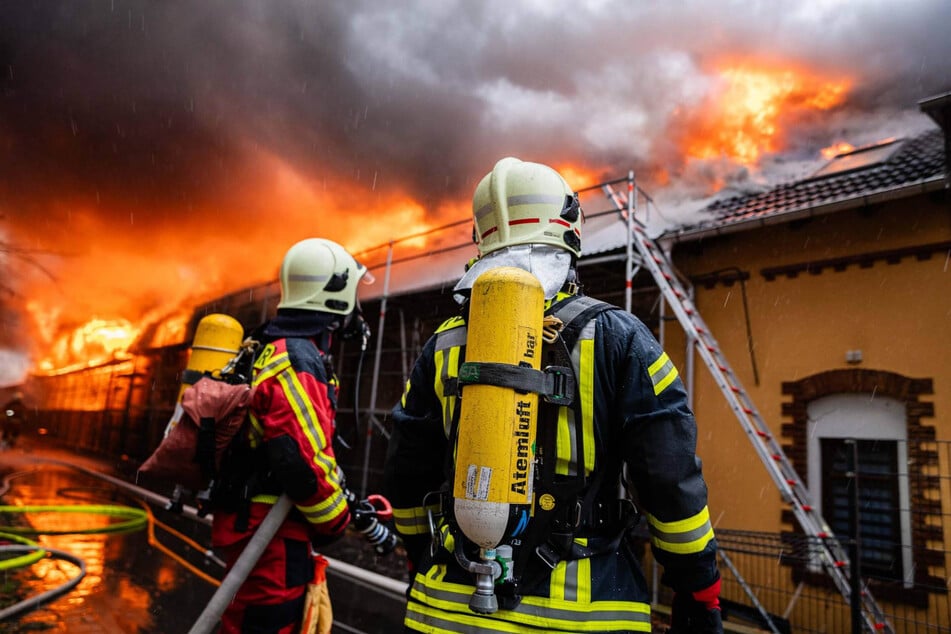 Die Feuerwehr konnte gegen 16 Uhr das Feuer unter Kontrolle bringen.