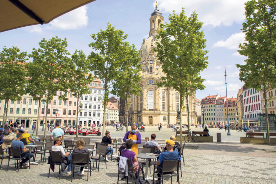 Langsam wird der Neumarkt wieder lebendig.