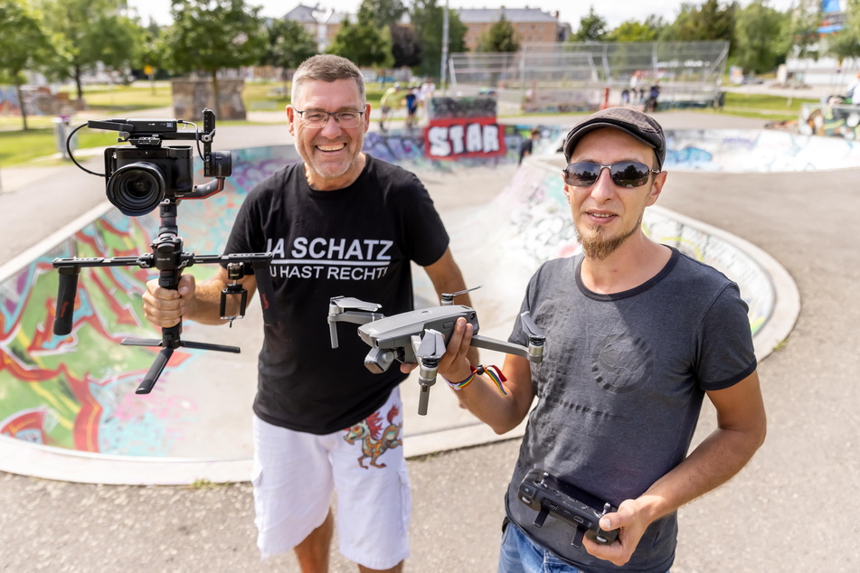 Harald Deckow (53, l.) und Christian Neubauer (33) von "Oben360" drehten im Konkordiapark den Trailer eines Werbefilms für einen neuen Skaterpark in Ostrau.
