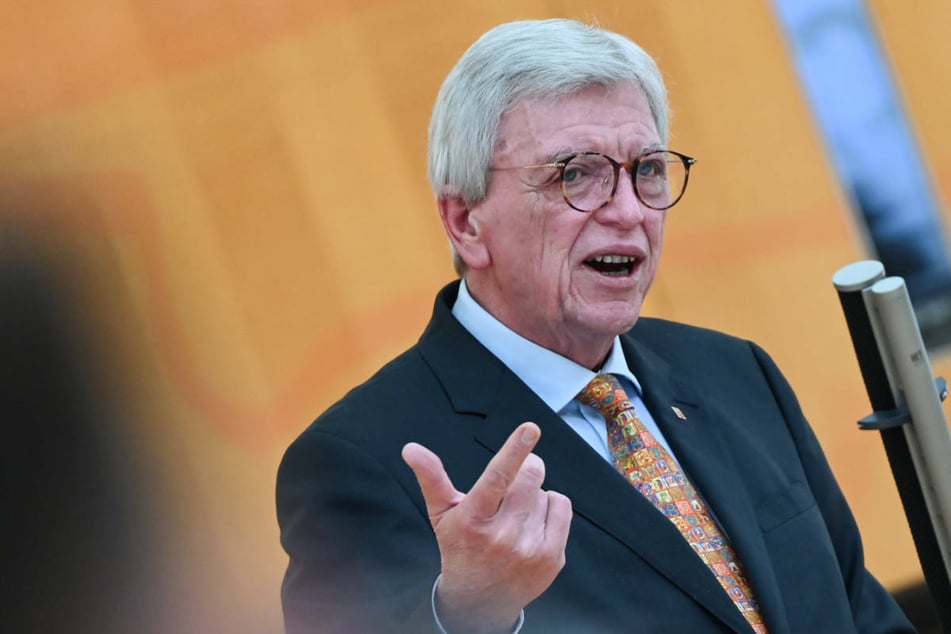 Möglicherweise wird Ministerpräsident Volker Bouffier (CDU) wegen der derzeit rückläufigen Coronazahlen weitere Öffnungsschritte für die Bevölkerung ankündigen.
