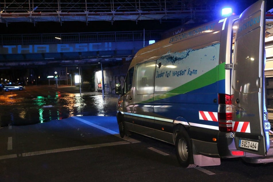 Wegen eines Wasserrohrbruchs in Berlin-Tempelhof ist die Attilastraße ist zwischen Steglitzer Damm und Ringstraße aktuell gesperrt.