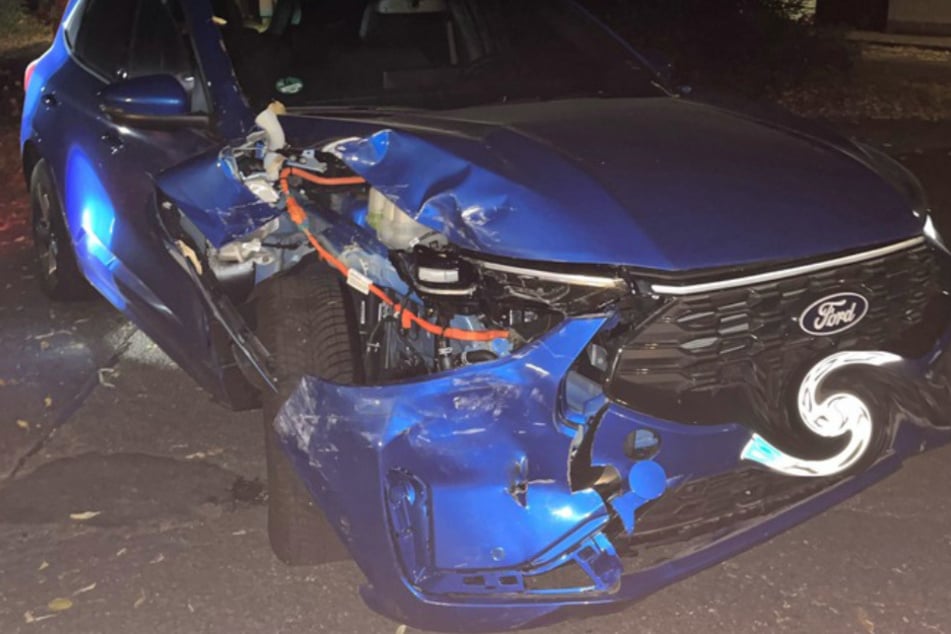 Ford geklaut, Unfall gebaut: Polizei fahndet nach dreistem Dieb