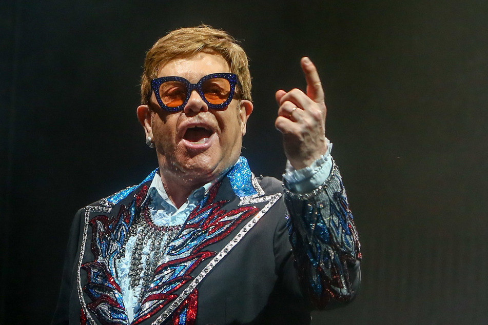 Elton John (73) behauptete, der Vatikan habe Millionen in seinen Film "Rocketman" investiert.