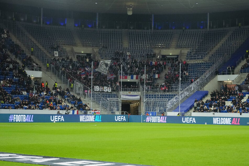 Nicht alle Lyon-Fans konnten das Spiel im badischen Sinsheim live mitverfolgen.