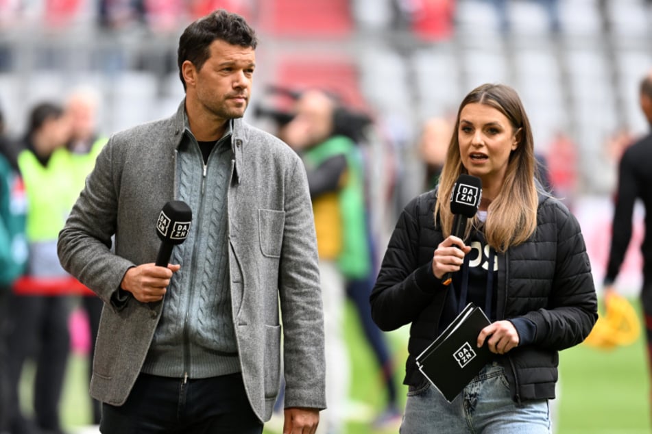 Die Abonnenten von DAZN dürfen sich auch Ex-Nationalspieler Michael Ballack (46, l.) und Laura Wontorra (34) freuen.